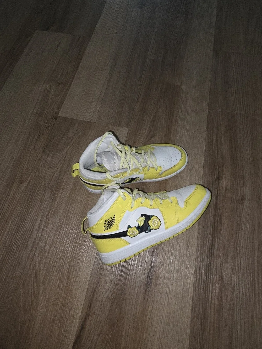 Jordan 1 Mid Dynamic Yellow Floral size 2.5 youth